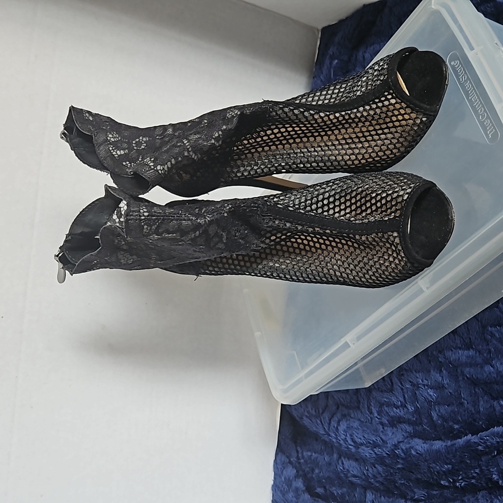 Chinese Laundry Jeopardy Booties in Black - Size 7.5 - Picture 2 of 8